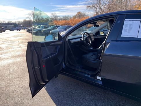 Used 2024 Tesla Model Y Long Range image 17