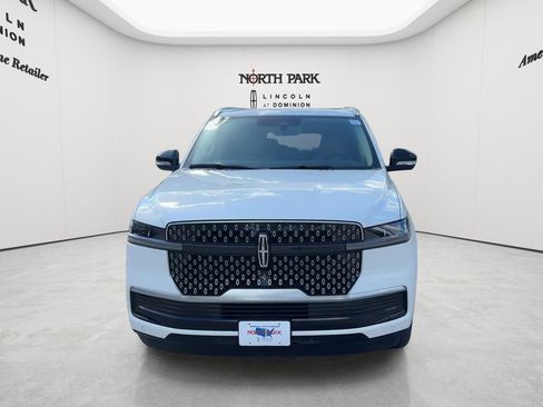 New 2027 Lincoln Navigator Reserve RWD image 8