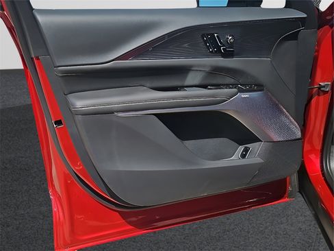 New 2025 Cadillac Lyriq Sport image 15