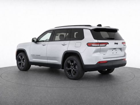 Used 2023 Jeep Grand Cherokee L Laredo RWD image 3