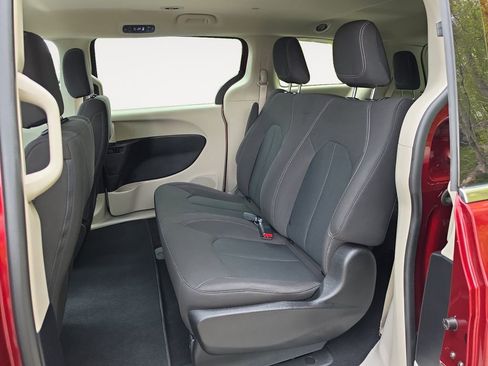 Used 2021 Chrysler Voyager L FWD image 13