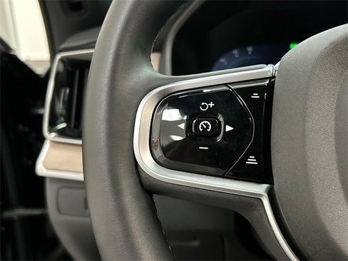 Certified 2025 Volvo XC90 B6 Plus image 13