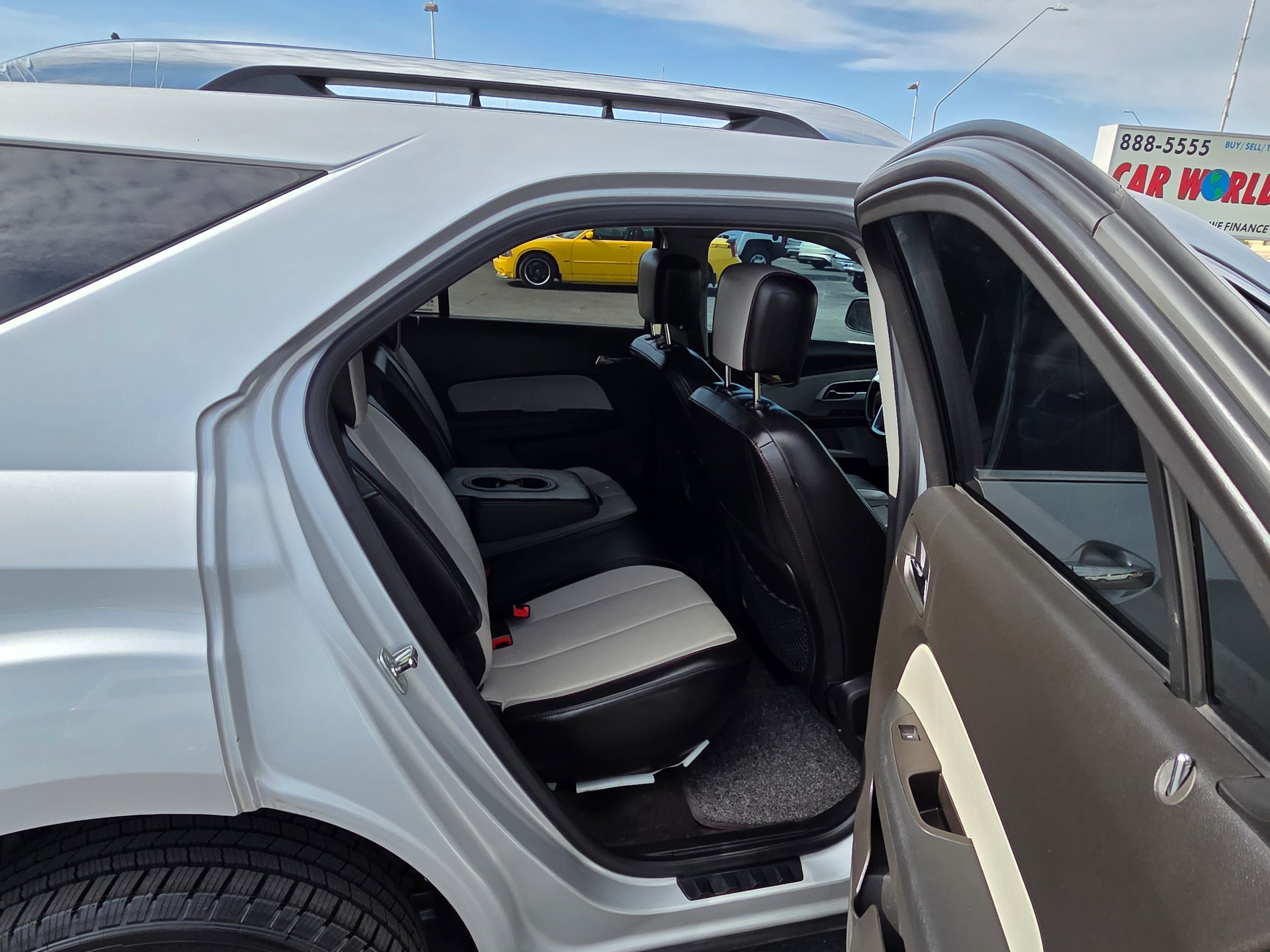 Used 2010 Chevrolet Equinox LT w/ Chrome Appearance Package FWD image 24