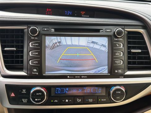 Used 2017 Toyota Highlander AWD V6 image 31