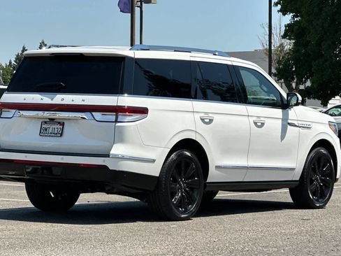 Certified 2024 Lincoln Navigator Reserve AWD/4WD image 2