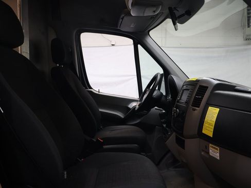 Used 2018 Mercedes-Benz Sprinter 2500 image 9
