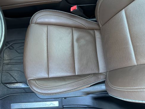 Used 2022 Chevrolet Tahoe High Country image 13