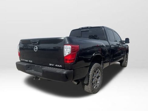 Used 2017 Nissan Titan SV image 5