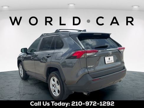 Used 2021 Toyota RAV4 XLE FWD image 5