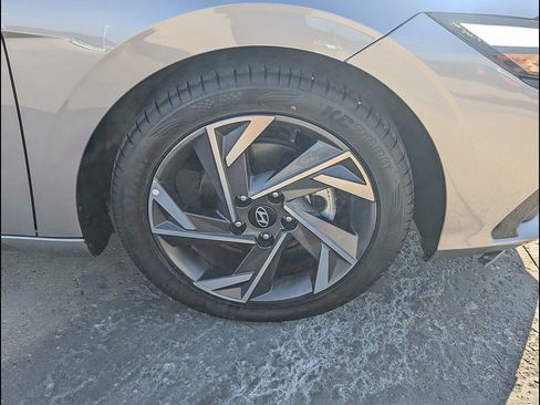 Used 2024 Hyundai Elantra Limited FWD image 15