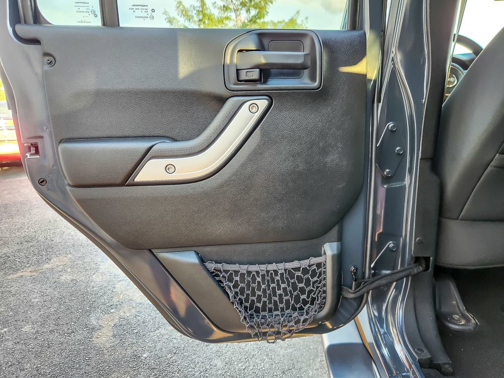 Used 2018 Jeep Wrangler Unlimited Sahara AWD/4WD image 15