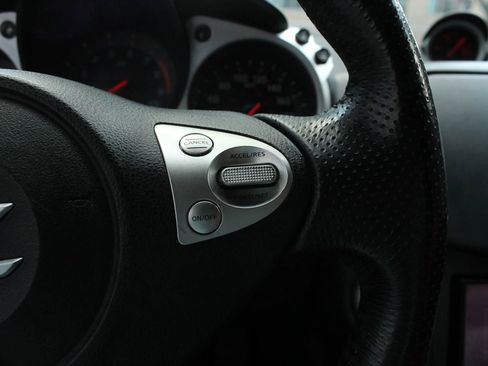 Used 2011 Nissan 370Z Coupe RWD image 22