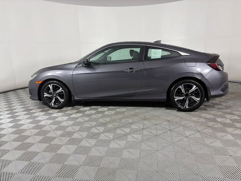 Used 2017 Honda Civic Touring image 4