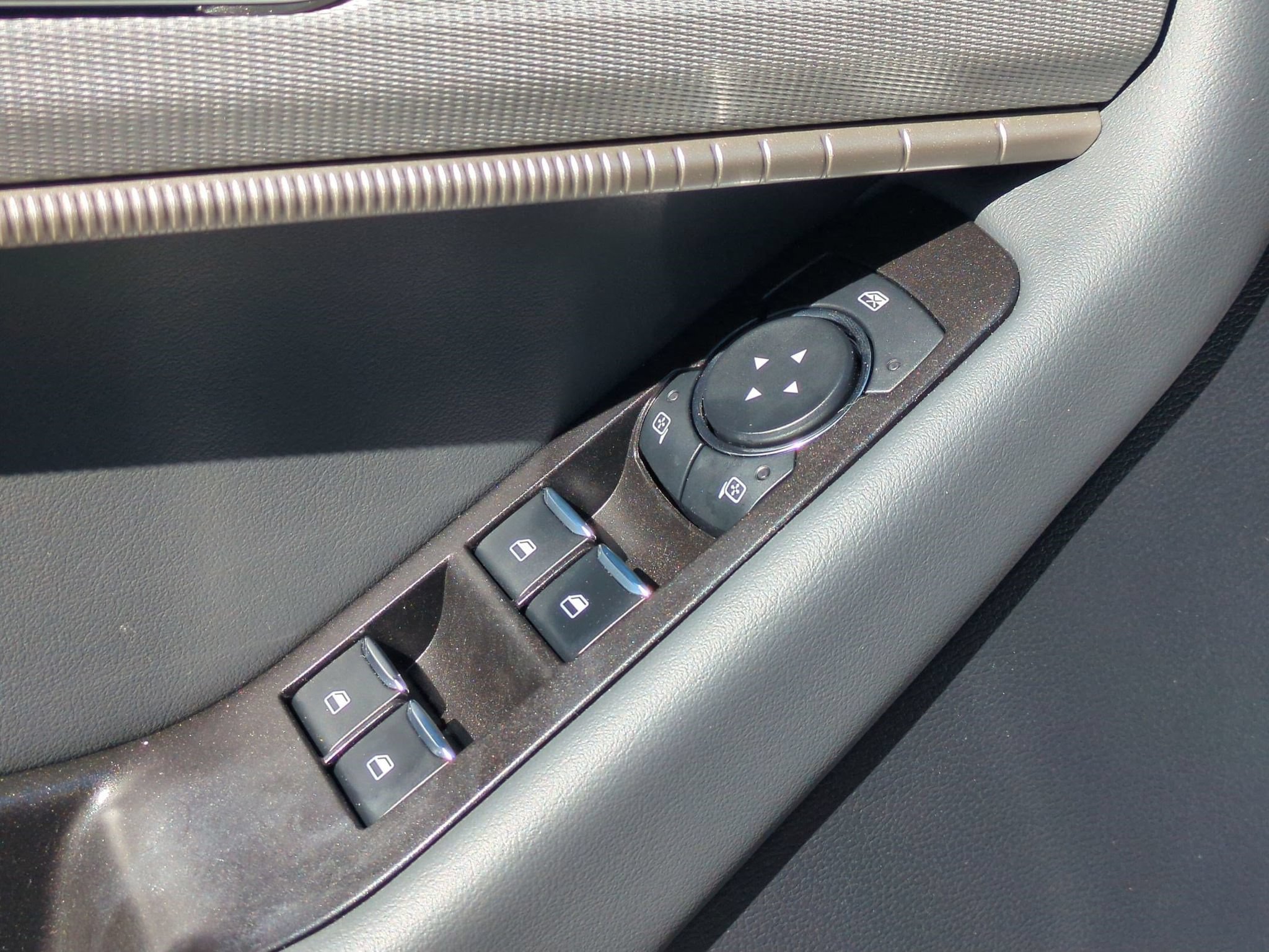 Certified 2026 Ford Explorer Active RWD image 12
