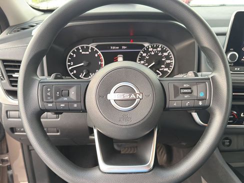 Used 2024 Nissan Rogue SV FWD image 20