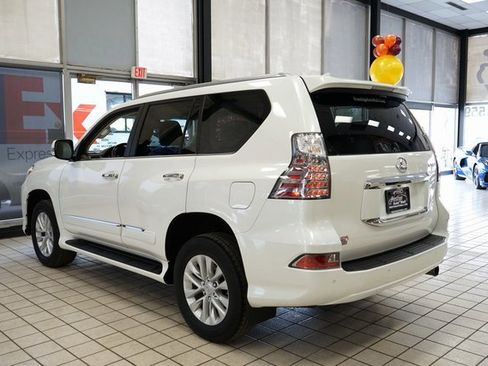 Used 2017 Lexus GX 460 image 4