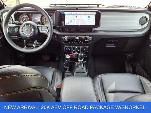 Used 2024 Jeep Gladiator Sport AWD/4WD image 10