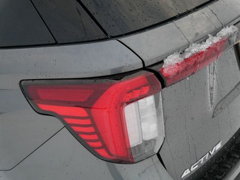 Used 2025 Ford Explorer Active image 17