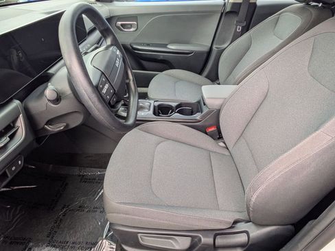 Used 2025 Kia K4 LXS image 23