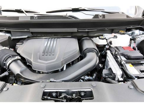 Used 2026 Chevrolet Traverse Z71 w/ LPO, Floor Liner Package AWD/4WD image 32