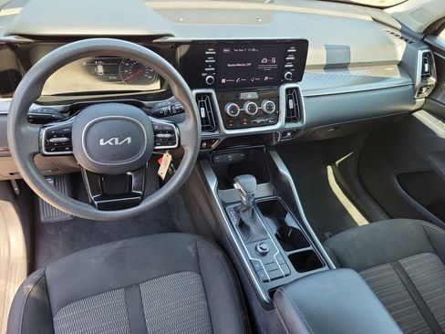 Used 2022 Kia Sorento LX FWD image 11