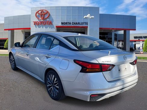 Used 2024 Nissan Altima 2.5 SV image 8