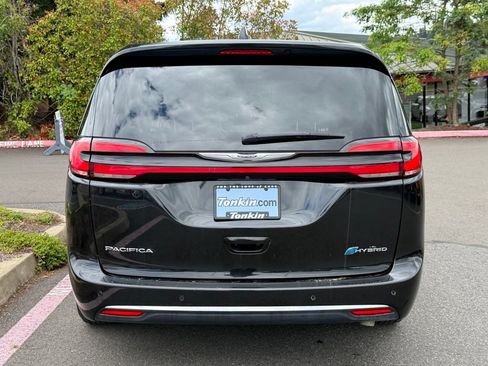 Used 2023 Chrysler Pacifica Touring-L FWD image 6