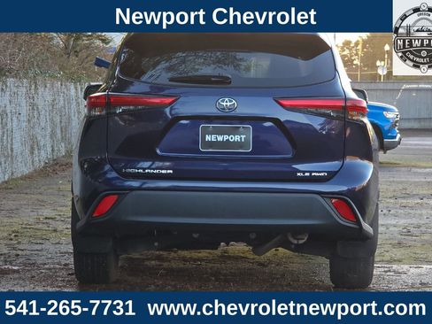 Used 2022 Toyota Highlander XLE image 6