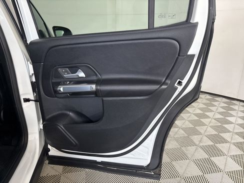 Used 2022 Mercedes-Benz GLB 250 4MATIC image 26