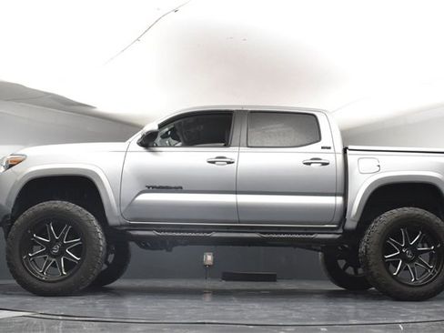 Used 2022 Toyota Tacoma SR5 w/ Technology Package image 32