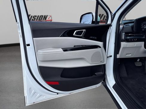 Used 2023 Kia Carnival SX Prestige FWD image 25