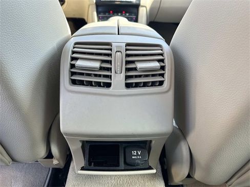 Used 2014 Mercedes-Benz E 350 4MATIC Sedan image 14