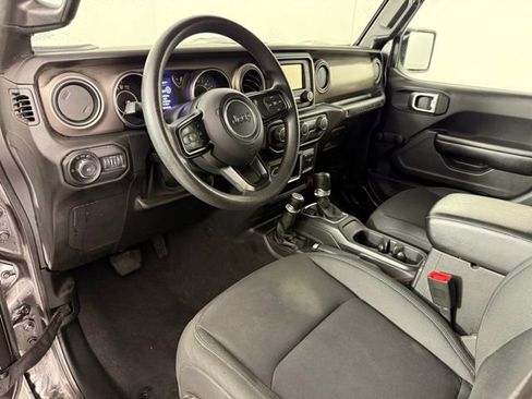 Used 2018 Jeep Wrangler Unlimited Sport image 11