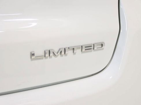 Used 2025 Jeep Compass Limited AWD/4WD image 15