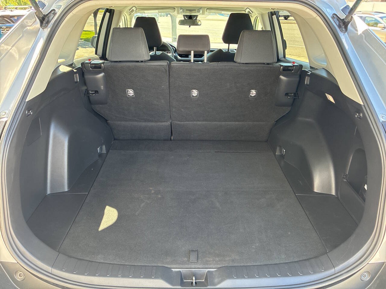 Used 2022 Toyota RAV4 LE AWD/4WD image 11