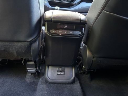 Used 2025 Toyota Highlander XSE AWD/4WD image 25