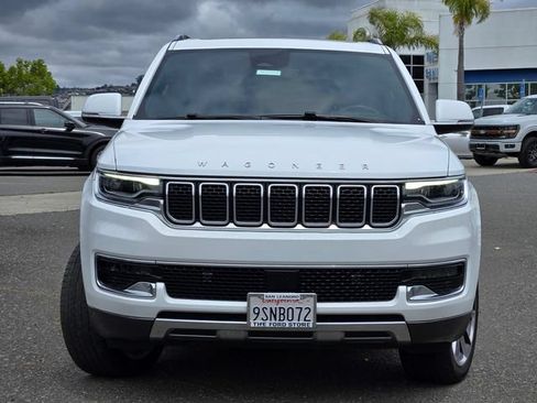 Used 2022 Jeep Wagoneer Series III w/ Premium Group I AWD/4WD image 2