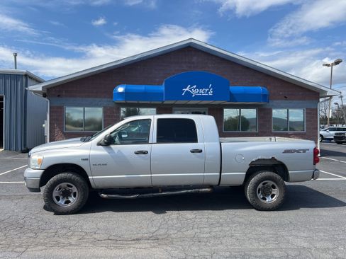Used 2008 Dodge Ram 1500 Truck SLT w/ Trailer Tow Group AWD/4WD image 3