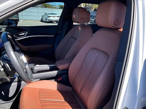 Used 2024 Audi Q8 e-tron Premium Plus image 21