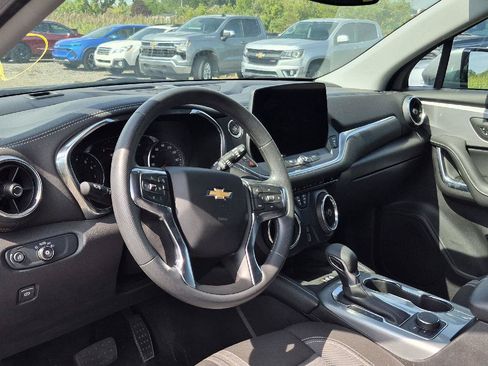 Used 2025 Chevrolet Blazer LT w/ Convenience Package FWD image 9
