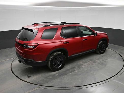 Used 2025 Honda Pilot TrailSport image 30