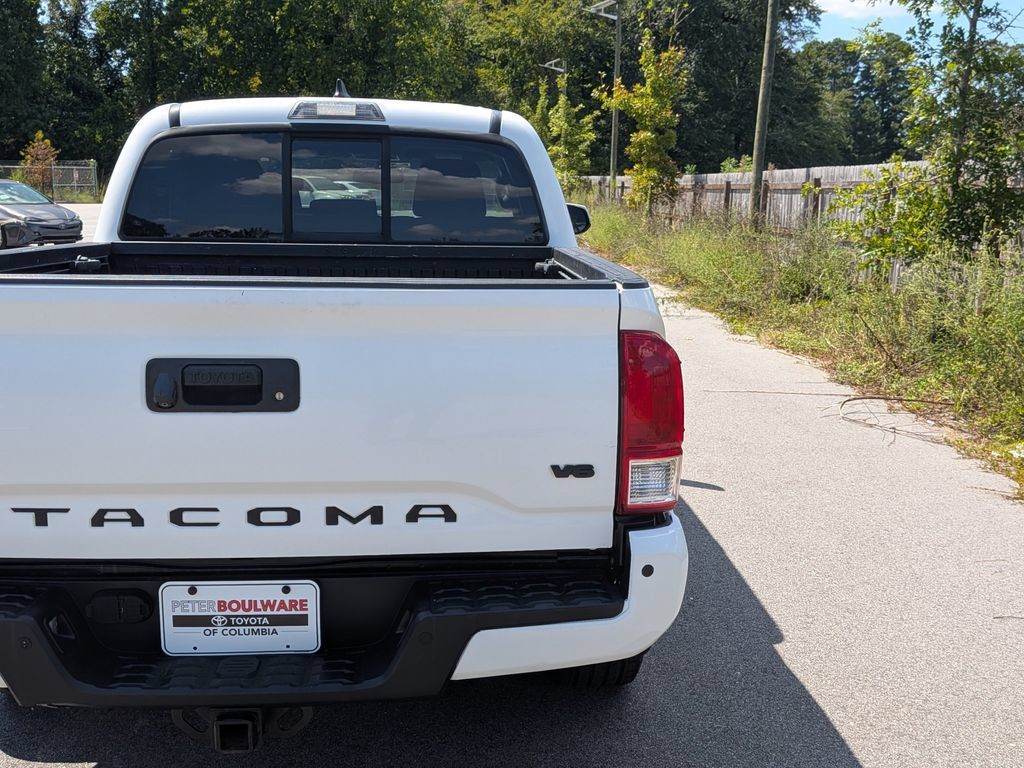 Used 2016 Toyota Tacoma TRD Sport w/ Premium & Technology Package RWD image 6