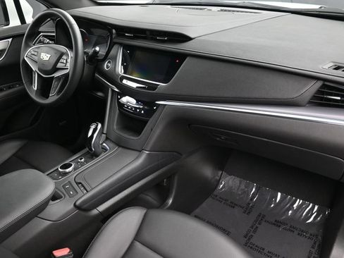 Used 2024 Cadillac XT5 Luxury FWD image 11
