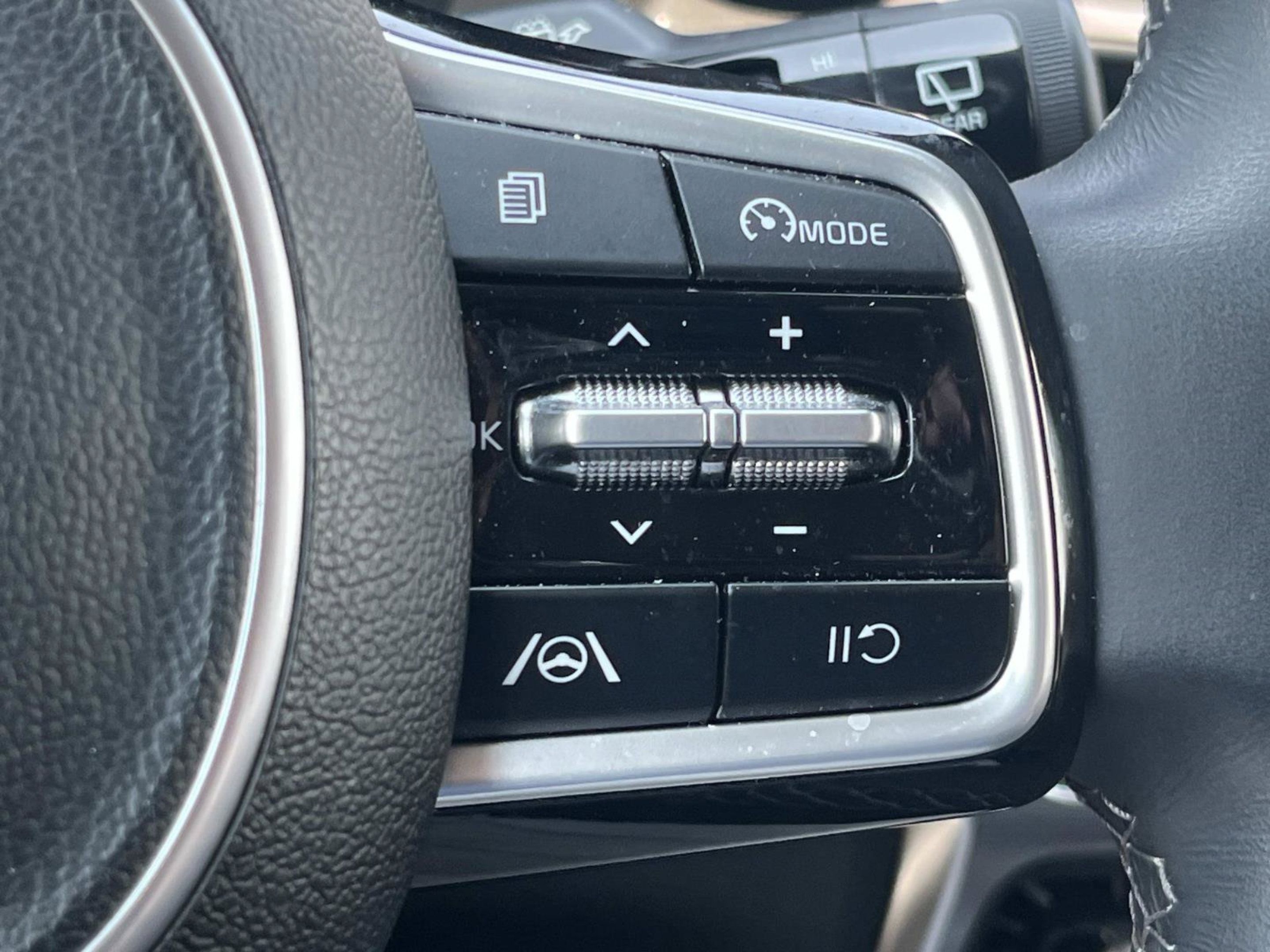 Used 2023 Kia Sorento S FWD image 30
