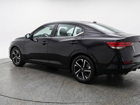 Used 2025 Nissan Sentra SV image 5