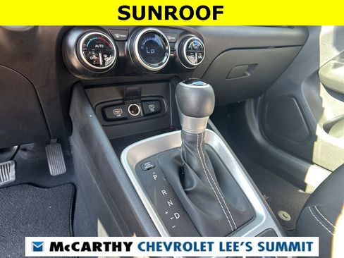 Used 2024 Hyundai Venue SEL image 9