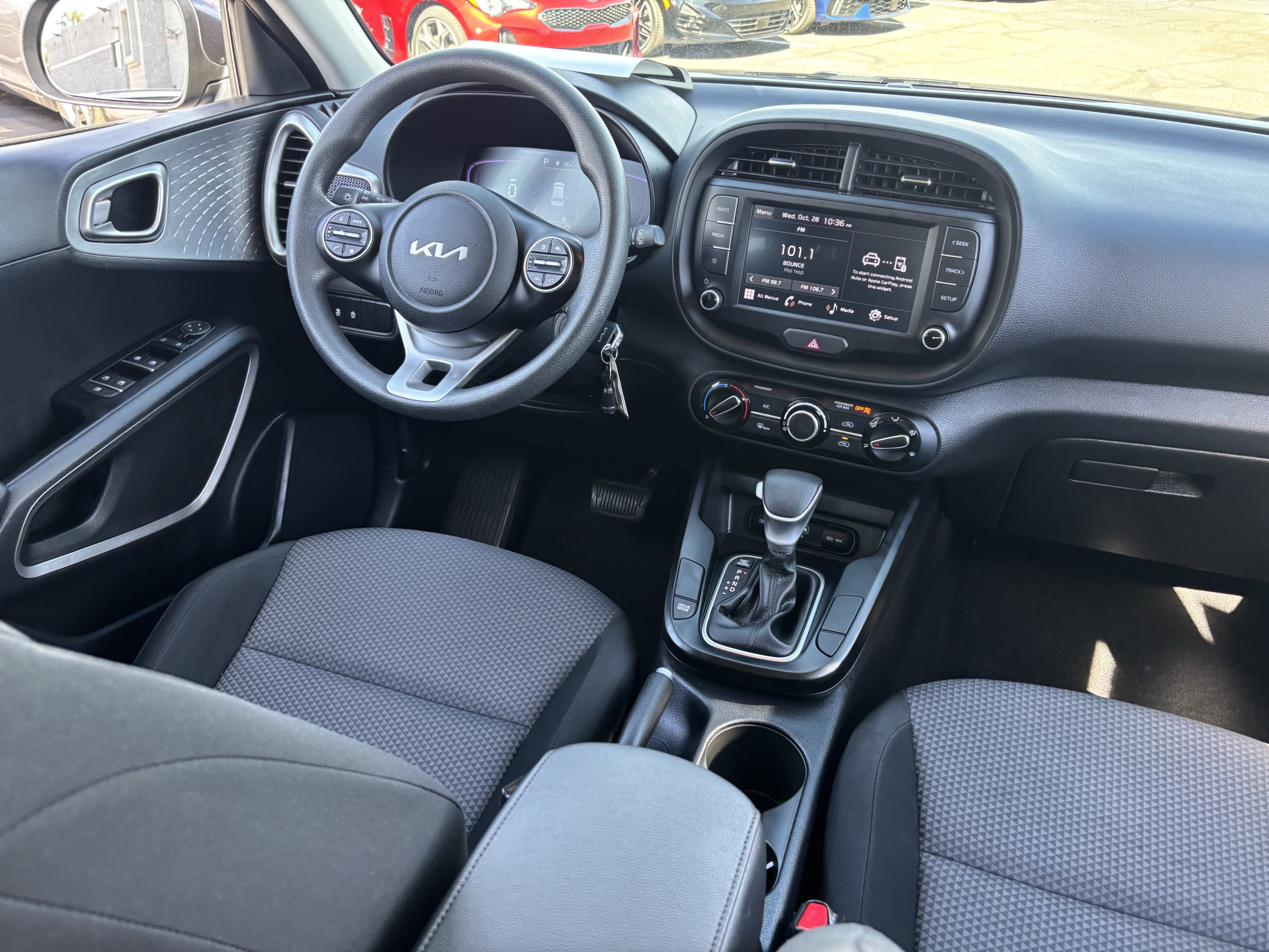 Certified 2025 Kia Soul LX w/ LX Technology Package FWD image 12
