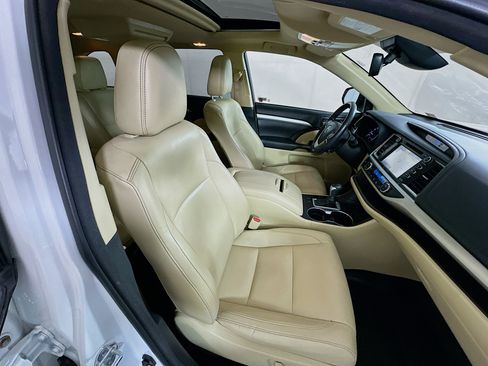 Used 2018 Toyota Highlander XLE image 34