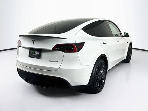 Used 2022 Tesla Model Y Performance AWD/4WD image 9