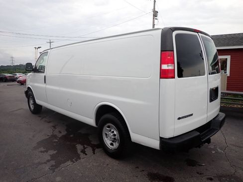 Used 2019 Chevrolet Express 3500 Extended w/ Driver Convenience Package RWD image 4
